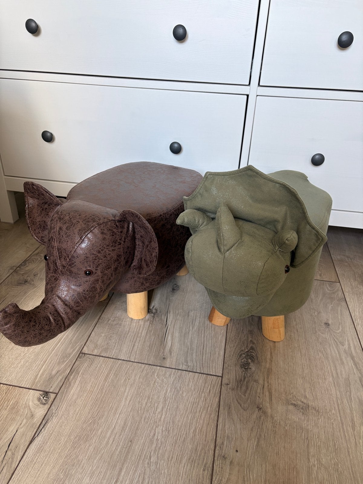 Poef set olifant en neushoorn - Leuke kinderkamer accessoire, Ophalen, Zo goed als nieuw, Overige typen