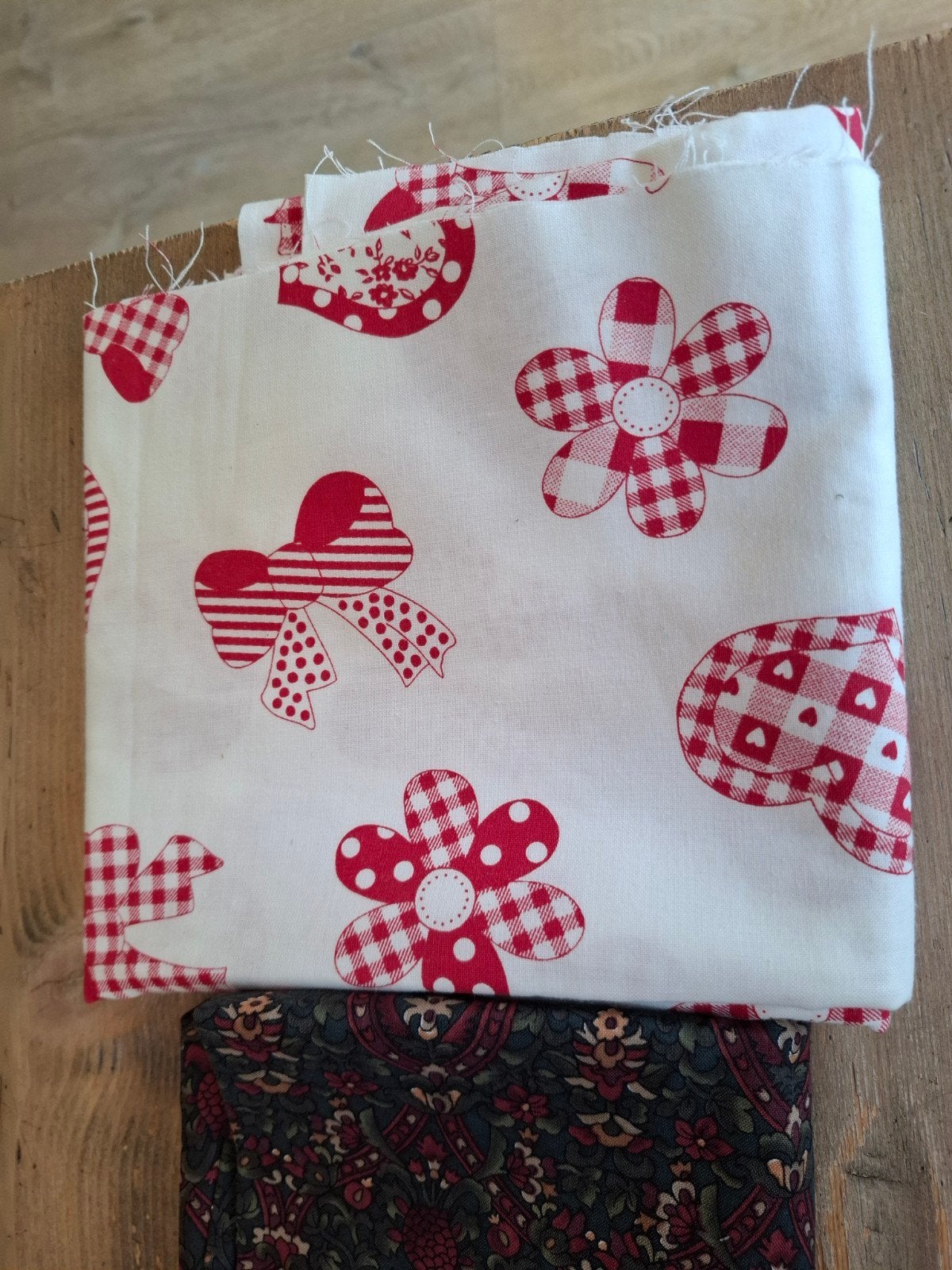 Diverse lapjes stof: ruitjes, bloemen, Friese vlag, Ophalen of Verzenden, Nieuw, Meerkleurig