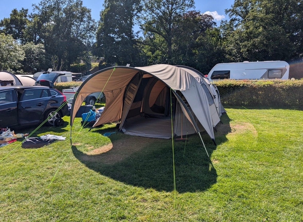 Redwood Aspen 320 TC tunneltent, Ophalen, Gebruikt, Tot en met 4