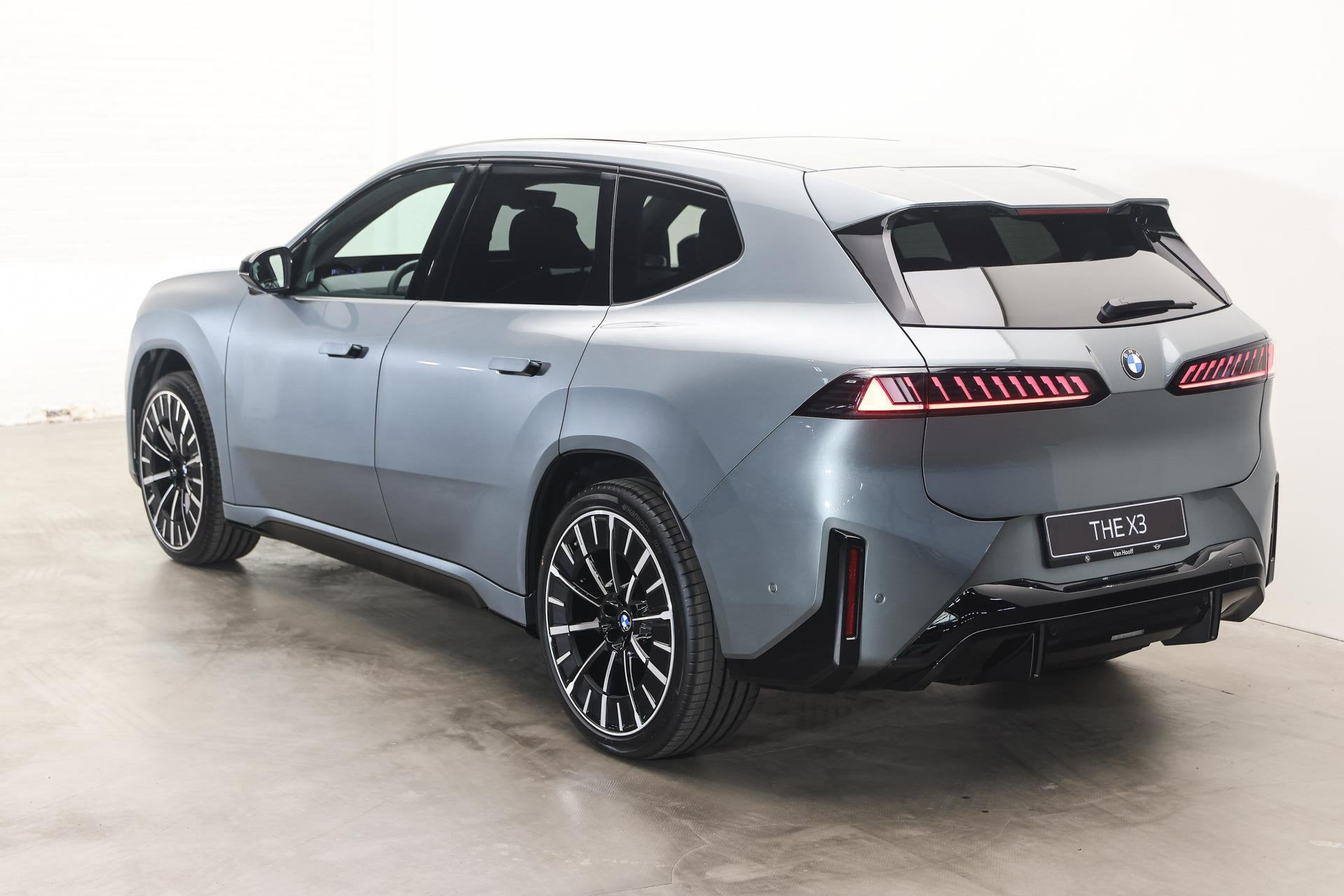 BMW iX3 40 eDrive M Sport / Panoramadak / Trekhaak / Multifu, Automaat, Dealer onderhouden, Zwart, Leder