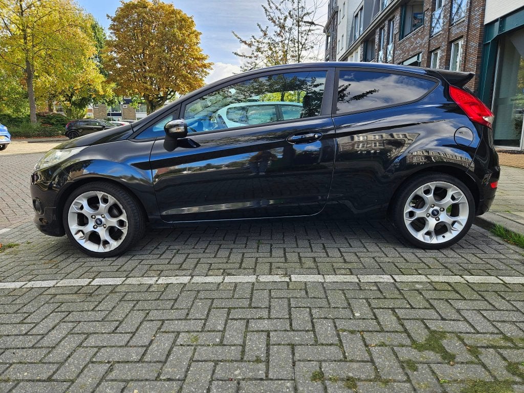 Pittige Zwarte Ford Fiesta 1.6 Sport (125pk), 2009, Carplay, 40 €/maand, Zwart, 4 cilinders, Zwart
