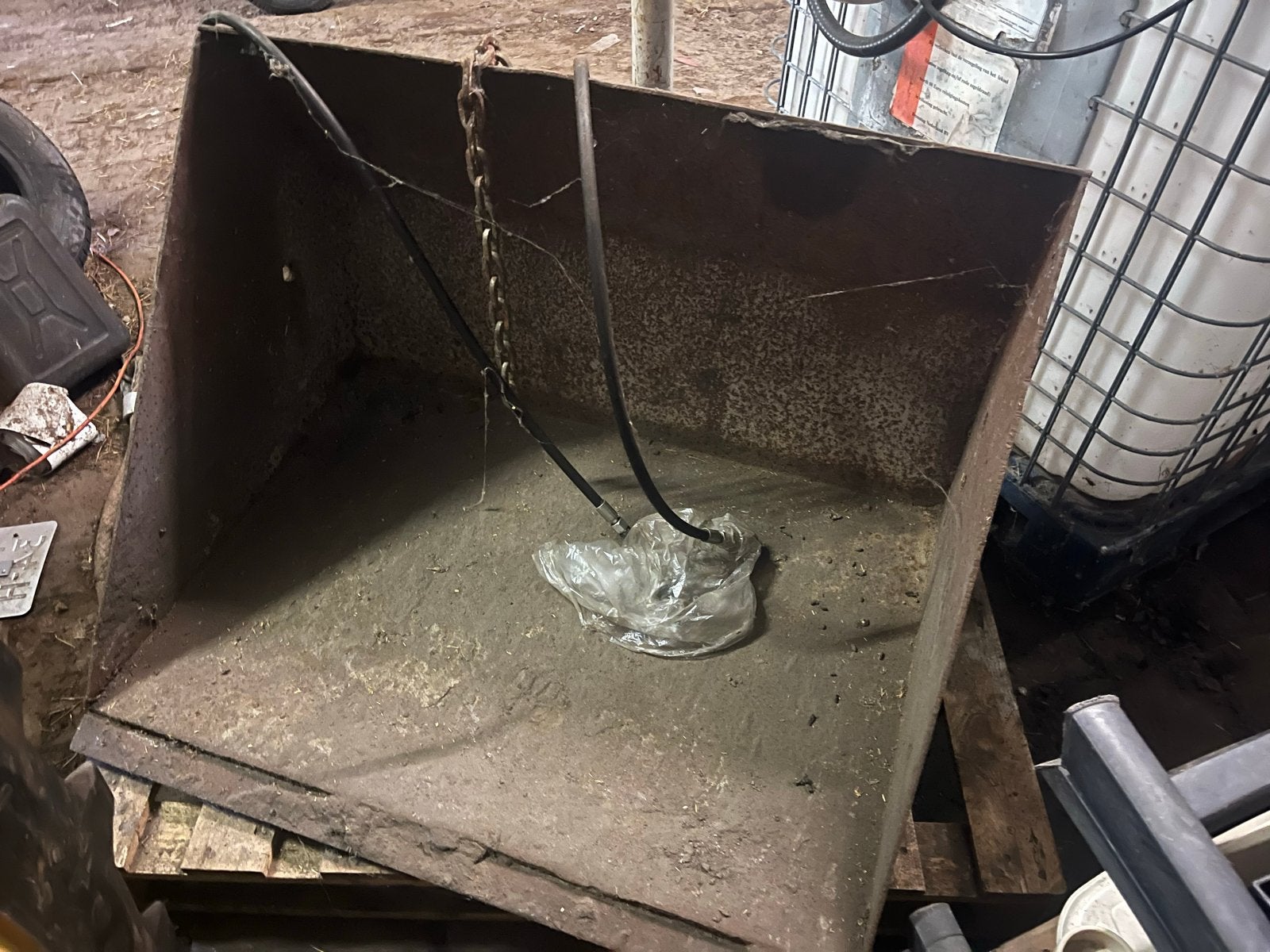 Hoogkiepbak 1m breed voor shovel/heftruck, goede staat, Ophalen