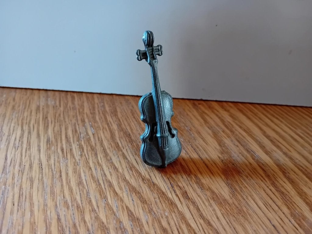 Vintage metalen miniatuur van viool of cello vrijstaand 7cm, Ophalen of Verzenden, Gebruikt, 4/4-viool