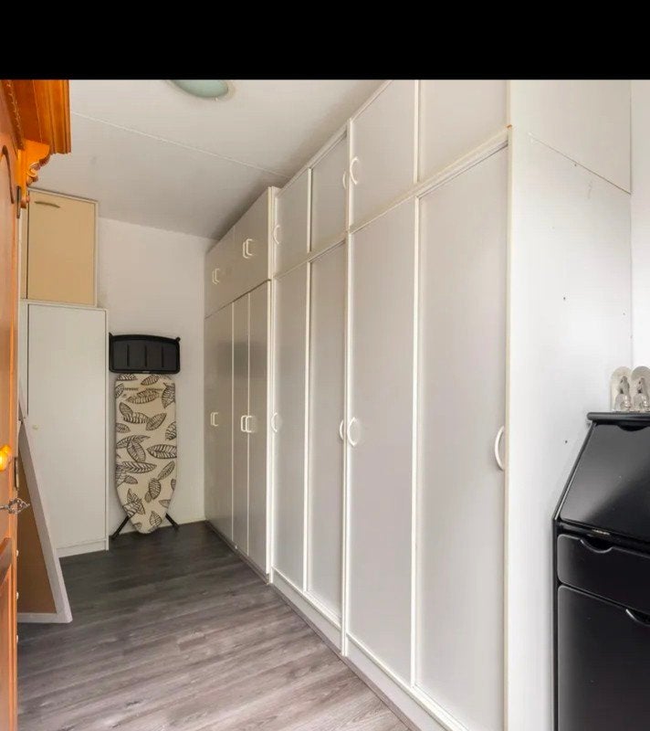 GRATIS: 6 witte kledingkasten. Alleen dit weekend op, Ophalen, Gebruikt, 50 tot 75 cm, 200 cm of meer