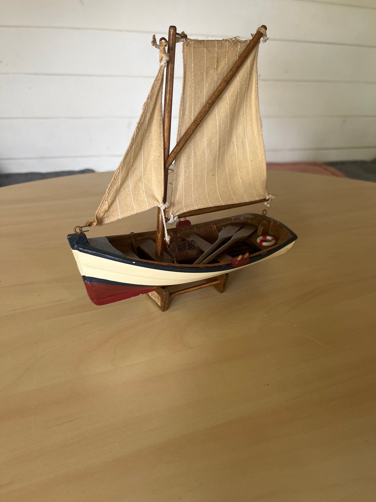 Decoratieve Houten Zeilboot Model met Roeispanen, Ophalen of Verzenden, Zo goed als nieuw, Groter dan 1:32, Overige merken