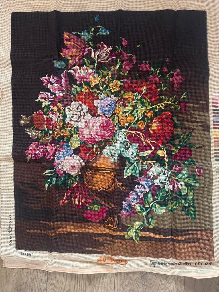 Prachtig mega groot borduurwerk. Royal Paris. Bouquet., Ophalen of Verzenden