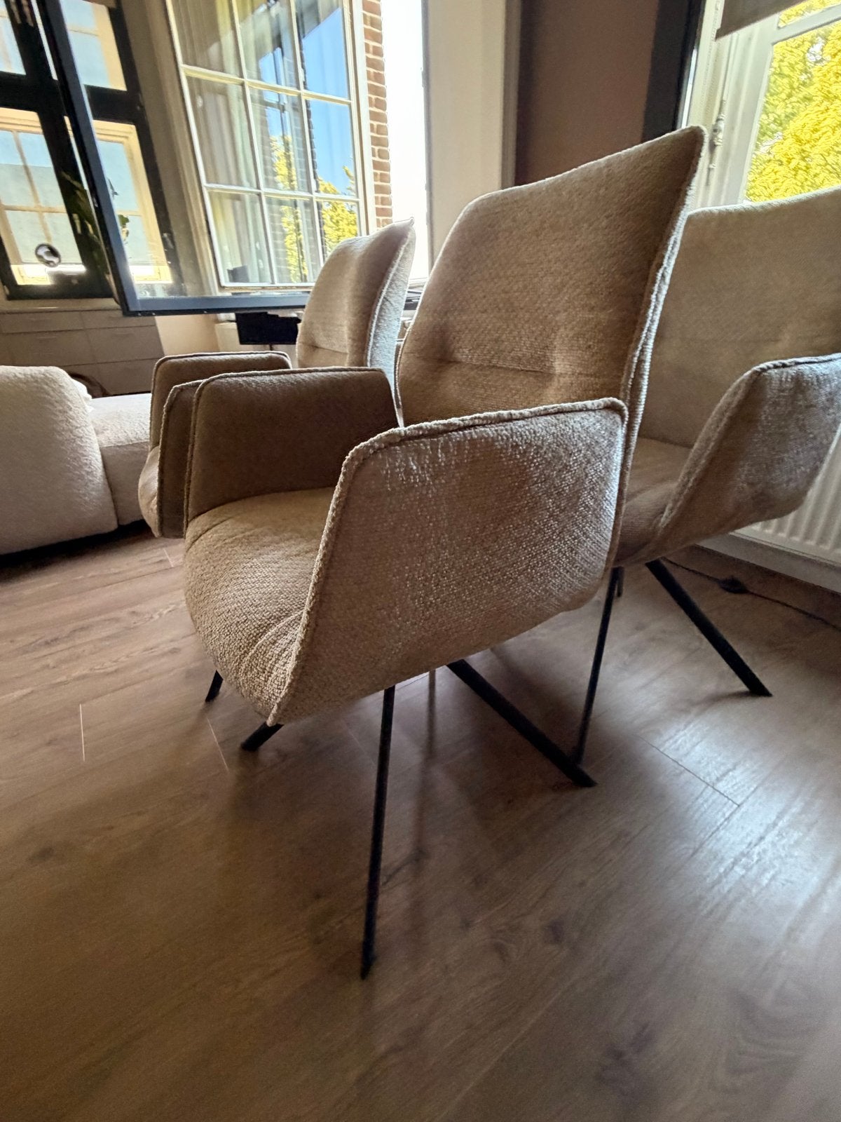 Set van 4 beige eetkamerstoelen met metalen poten, Ophalen, Overige kleuren, Zo goed als nieuw, Vier