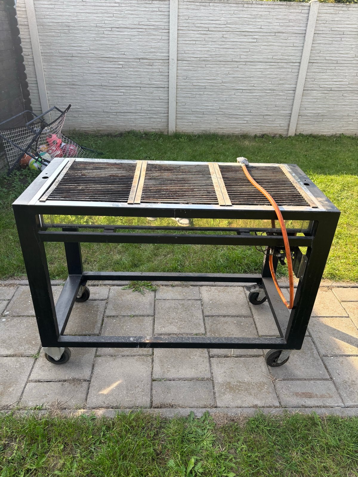 Hendi Gasbarbecue met Lavastenen - Perfect voor Buiten Koken, Ophalen of Verzenden, Gebruikt