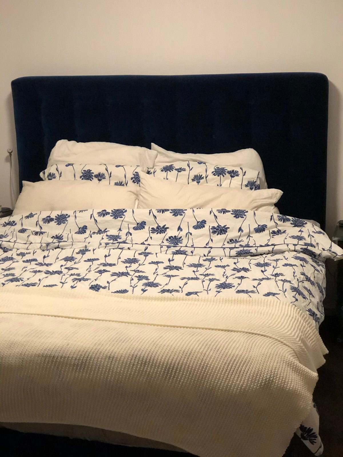 IKEA Tweepersoonsbed met fluwelen hoofdbord en boxspring, Gebruikt, Blauw, Tweepersoons, Ophalen of Verzenden