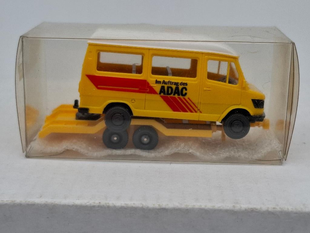 Mercedes 207 ADAC met aanhanger autotransport - Wiking 1/87, Hobby en Vrije tijd, Modelauto's | 1:87, Verzenden, Zo goed als nieuw