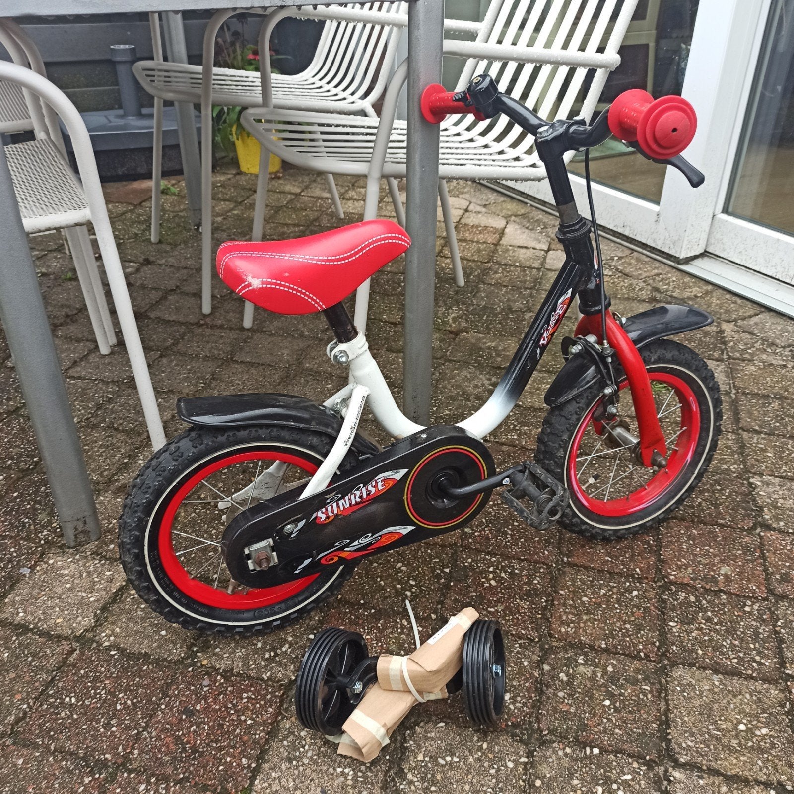 Sportieve inderfiets 12 inch Volare rood/ zwart/ wit, Fietsen en Brommers, Ophalen, Terugtraprem, Zijwieltjes, Gebruikt