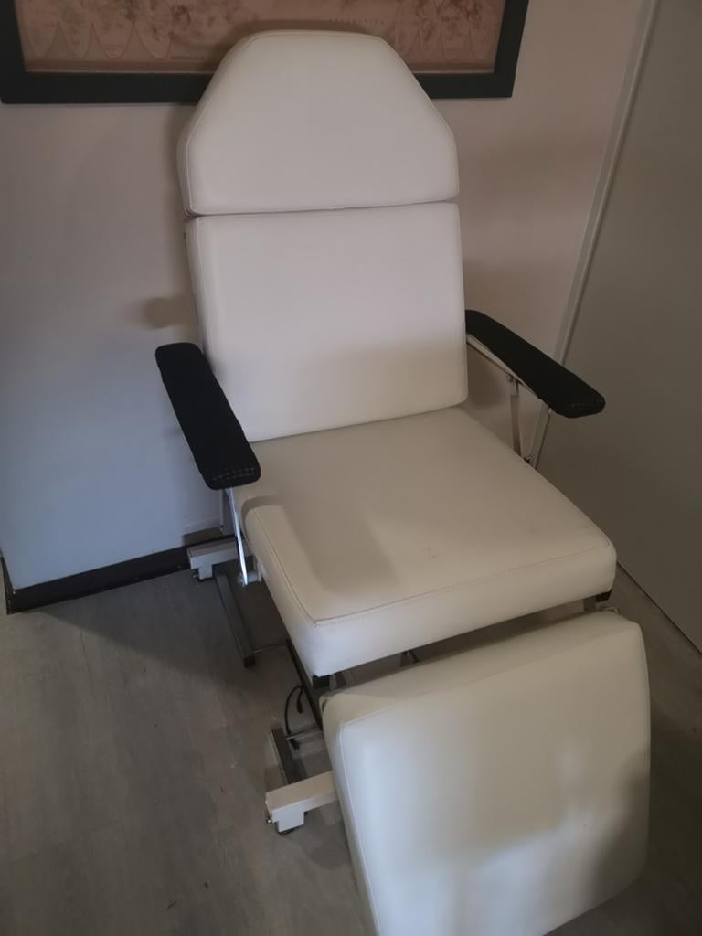 Behandelstoel / Massagetafel - Wit, Gebruikt, Ophalen, Gebruikt
