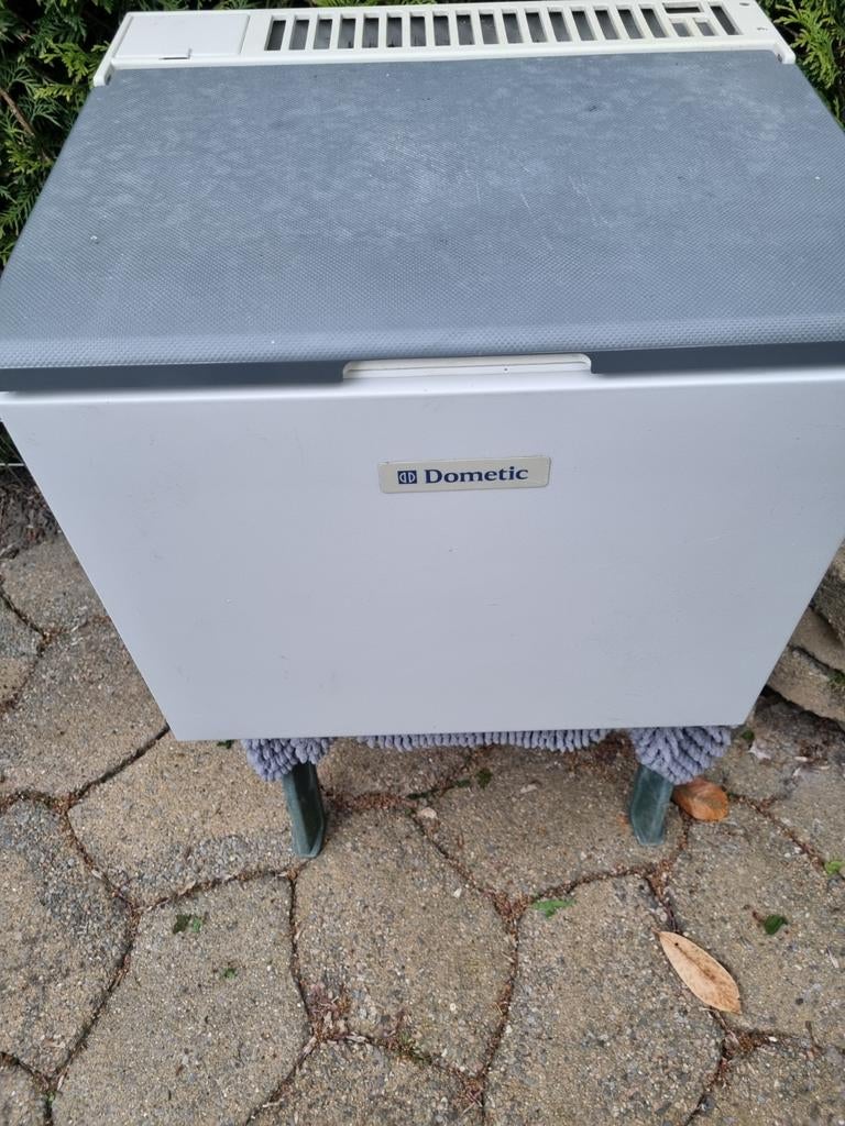 Dometic koelbox - 12 volt en 230 volt  aansluiting, Witgoed en Apparatuur, Koelkasten en IJskasten, Ophalen