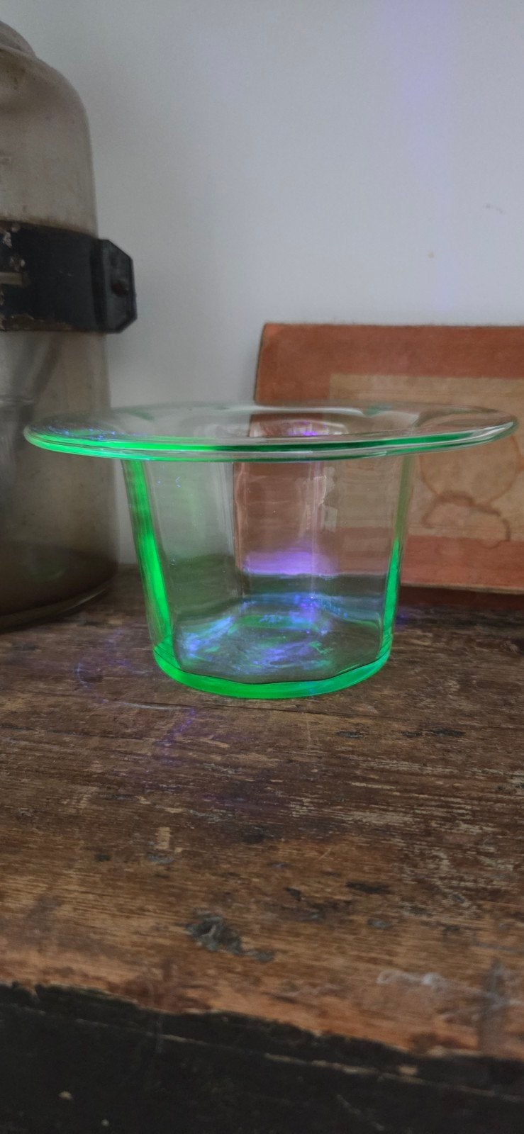 Uranium Glazen Bakje / vaasje, Ophalen of Verzenden
