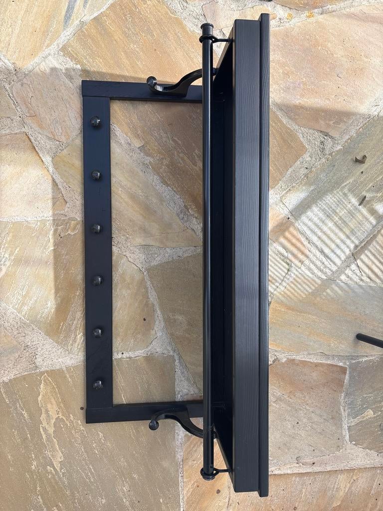 Zwarte wandkapstok van IKEA met hoedenplank en haken, Wandkapstok, Ophalen of Verzenden, Zo goed als nieuw, Minder dan 100 cm