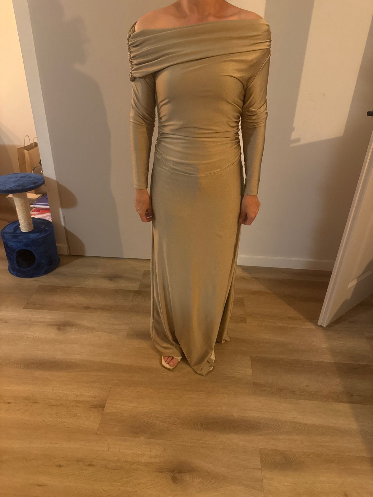 Gouden Galajurk met Off-Shoulder Halslijn, Zo goed als nieuw, Goud, Onder de knie, Ophalen