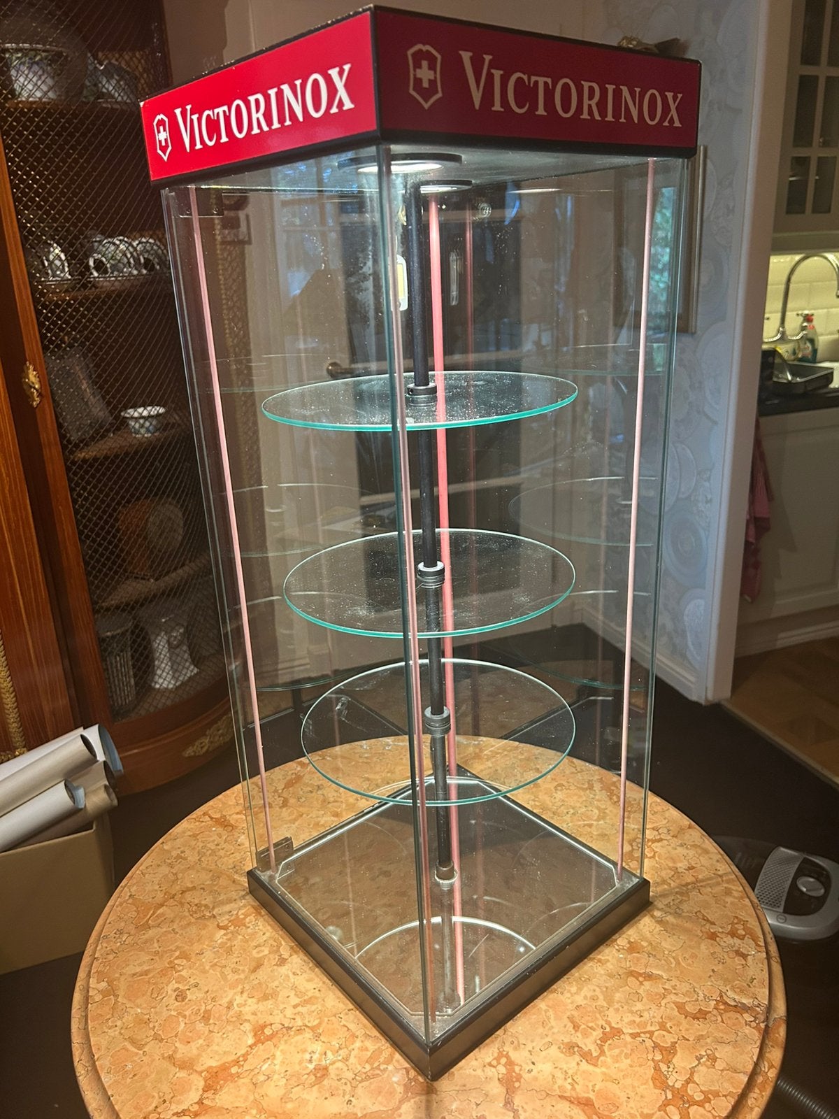 Vintage vitrine, Victorinox Swiss Knife, elec. carousel, Ophalen of Verzenden, Gebruikt