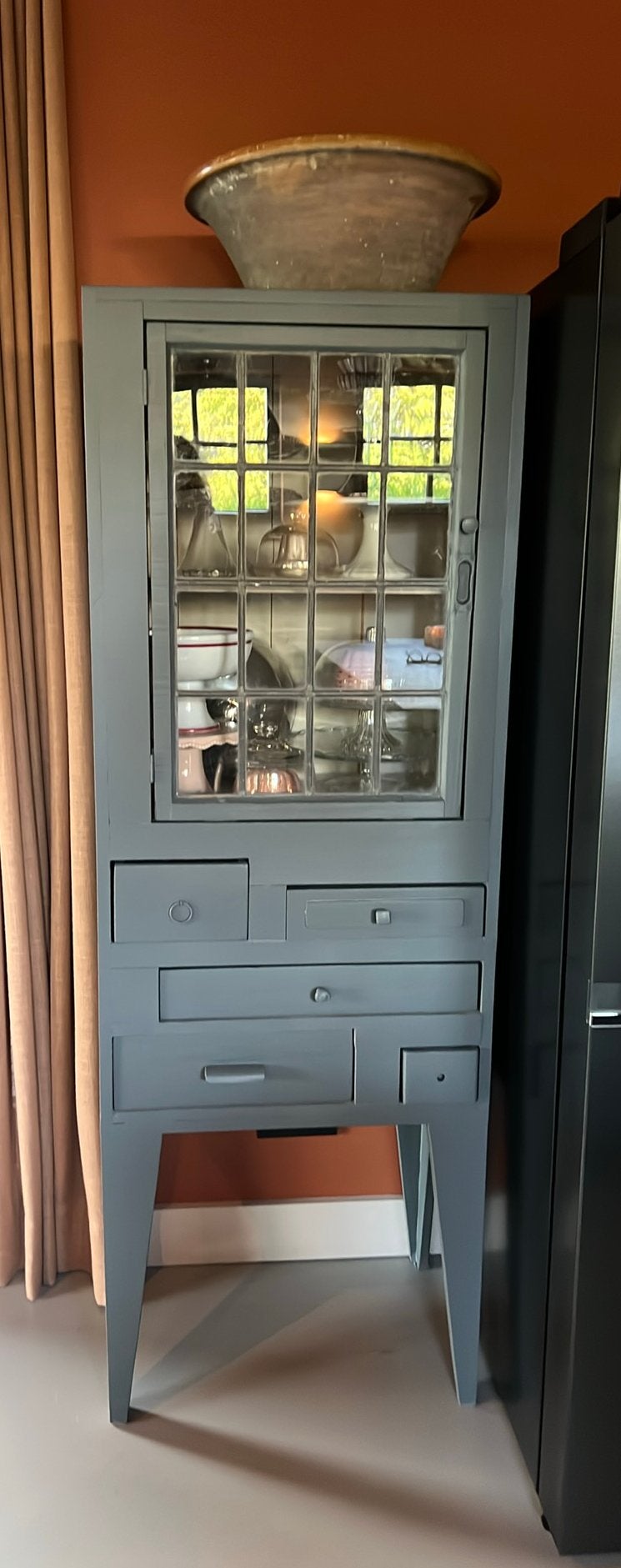 Prachtige landelijke kast met echt glas-in-lood, bijzonder!, Huis en Inrichting, Ophalen, Gebruikt, 25 tot 50 cm, Glas