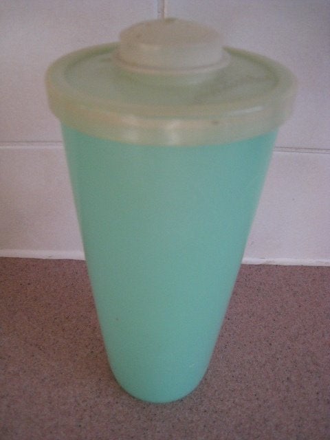 Tupperware 307-19, beker, groen, met sproeigaatjes, Ophalen, Gebruikt, Groen, Beker of Kan
