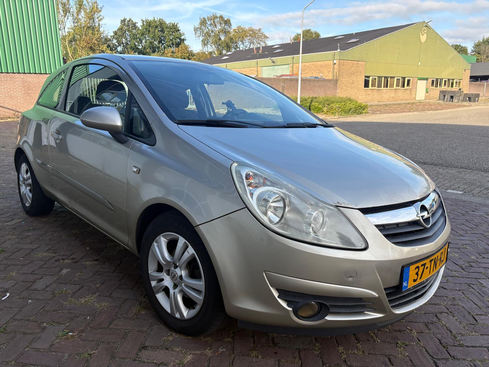 Opel Corsa 1.2 16V 3D WR 2006 Beige, Voorwielaandrijving, 40 €/maand, 4 cilinders, 1229 cc