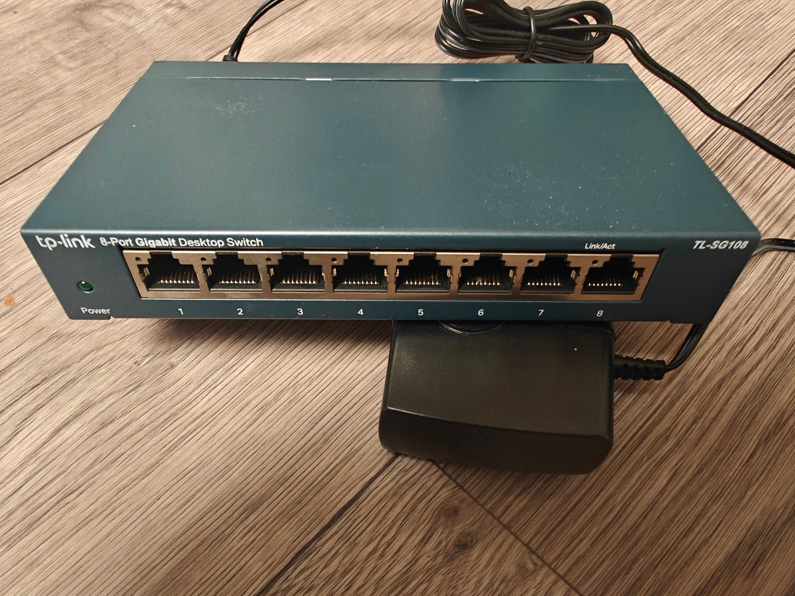 TP-Link TL-SG108 8-poorts Gigabit Desktop Switch, Computers en Software, Ophalen of Verzenden, Zo goed als nieuw