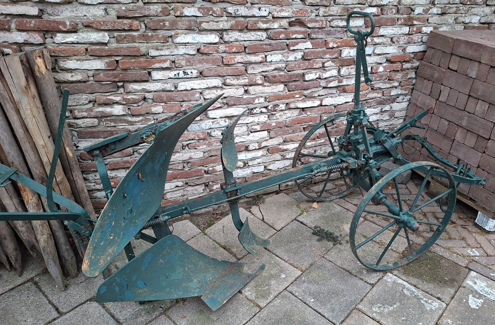 Antieke ploeg met wielen - voor de liefhebber, Ophalen