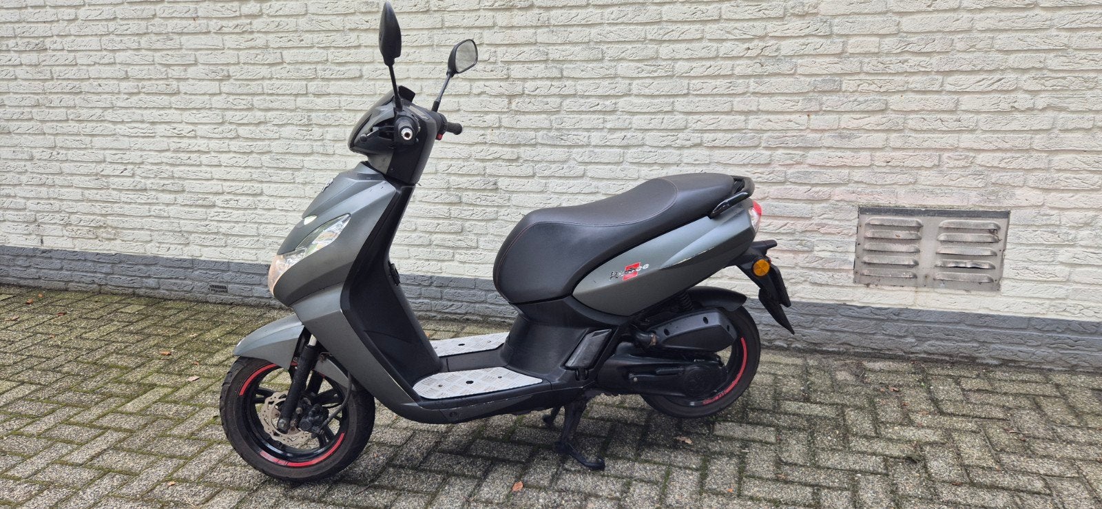 Kisbee RS bj 2019 E4 4takt snorscooter, Ophalen, Gebruikt, Overige modellen, 49 cc