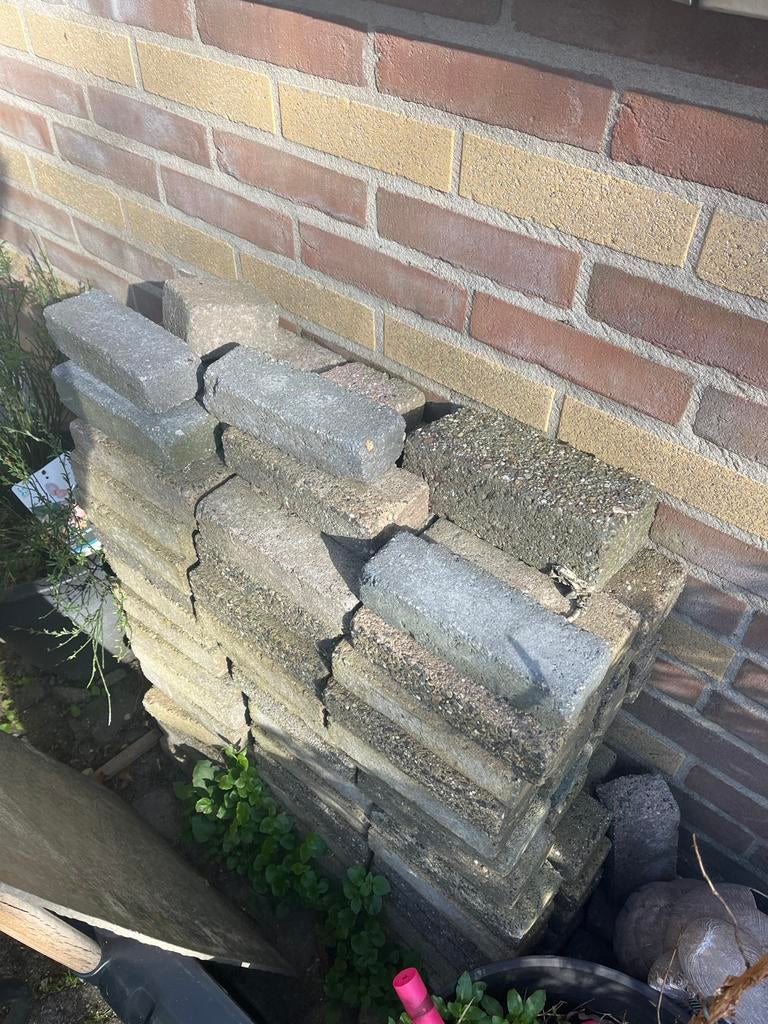 Gratis stapel stenen, Tuin en Terras, Ophalen, Gebruikt, Klinkers, Minder dan 5 m²