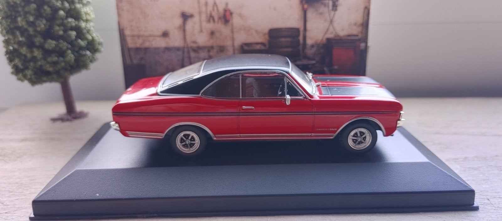 opel commodore coupe 1:43 rood, Verzenden, Zo goed als nieuw, Auto, Overige merken