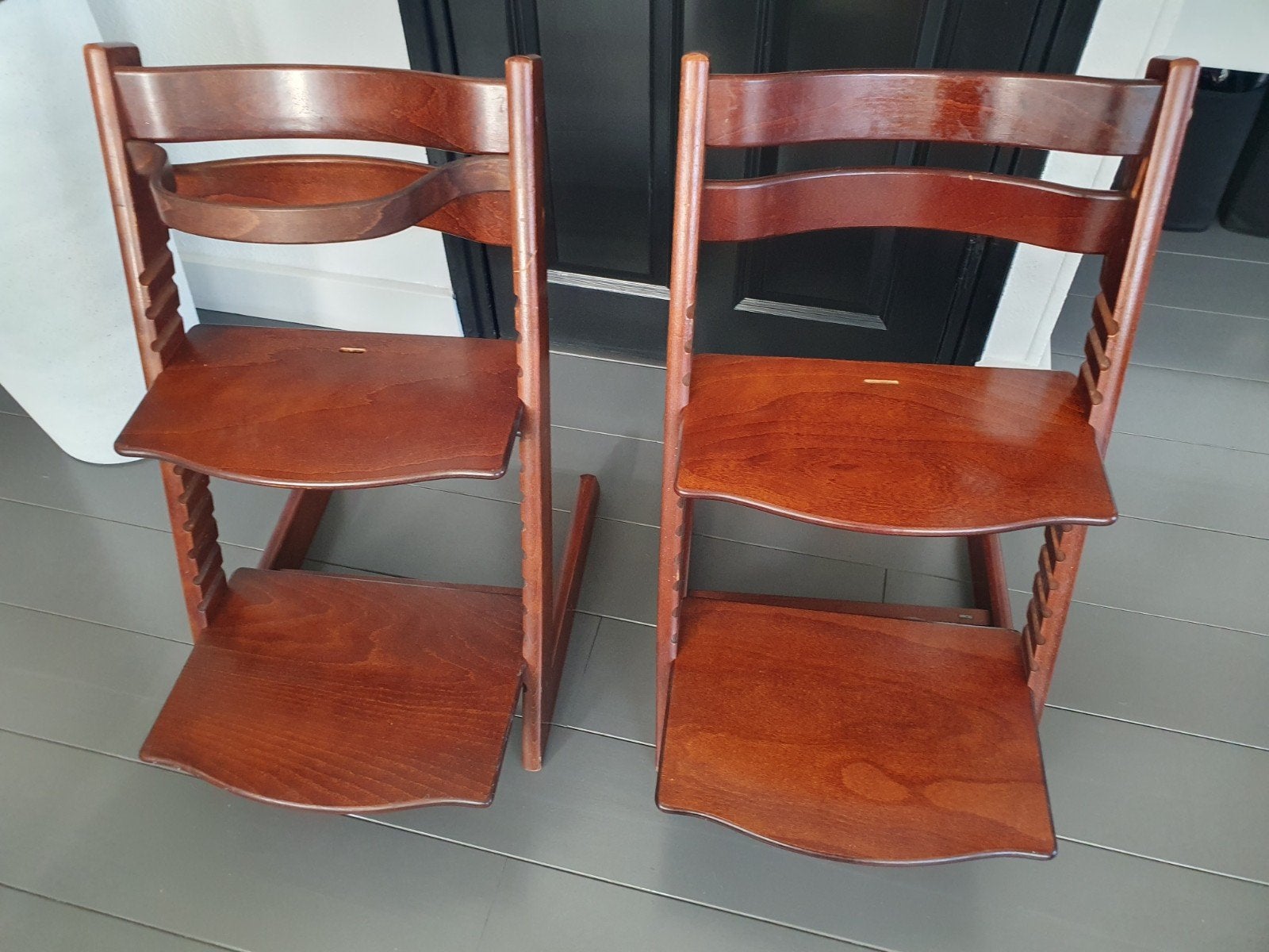 2x Stokke Tripp Trapp meegroeistoelen - Donkerhout, Ophalen, Gebruikt, Meegroeistoel