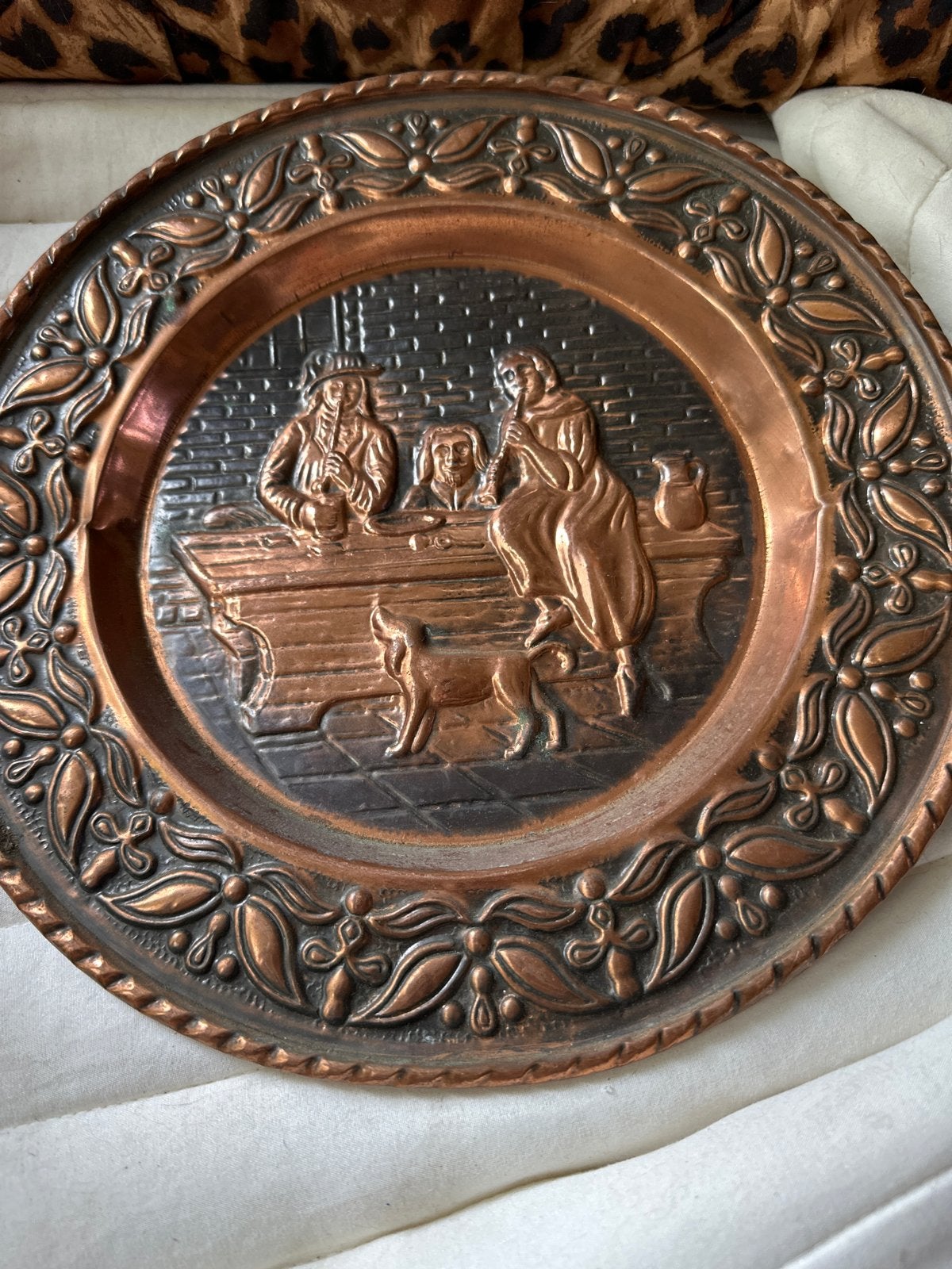 Vintage koperen wandplaat met gezellige herbergscène, Ophalen