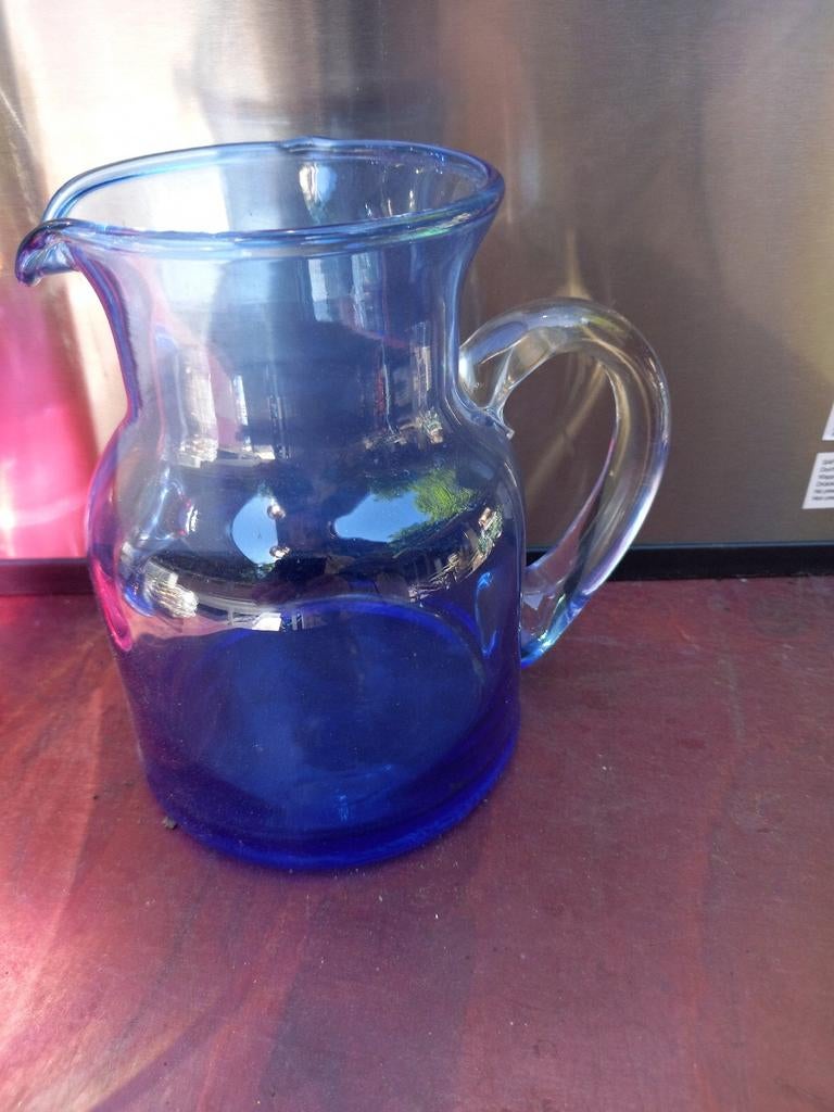 Blauwe glazen waterkan met transparant handvat, Ophalen of Verzenden
