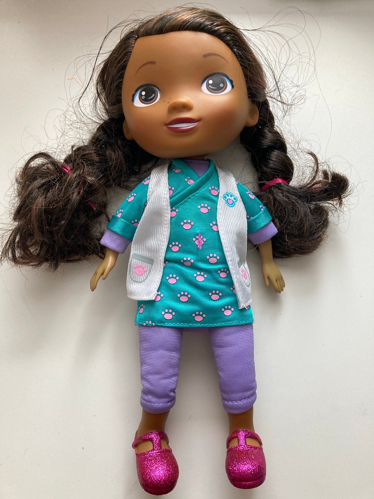 Doc McStuffins pratende pop met geluid, Kinderen en Baby's, Ophalen of Verzenden, Gebruikt, Overige typen