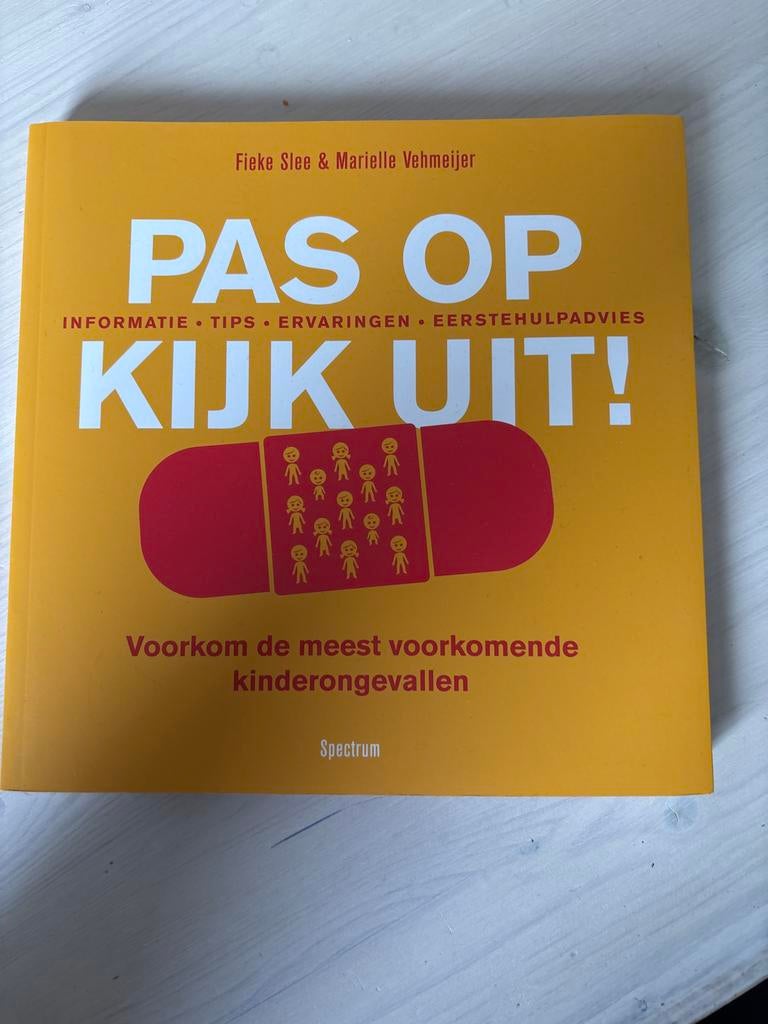 Boek: Pas op Kijk uit! Voorkom kinderongevallen, Ophalen, Zo goed als nieuw, Opvoeding tot 6 jaar
