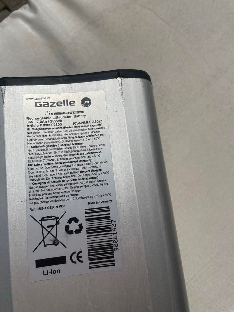 Gazelle accu 36V 10.4Ah 252Wh Li-ion E-bike batterij, Doe-het-zelf en Verbouw, Adembescherming, Ophalen, Gebruikt, Accessoires