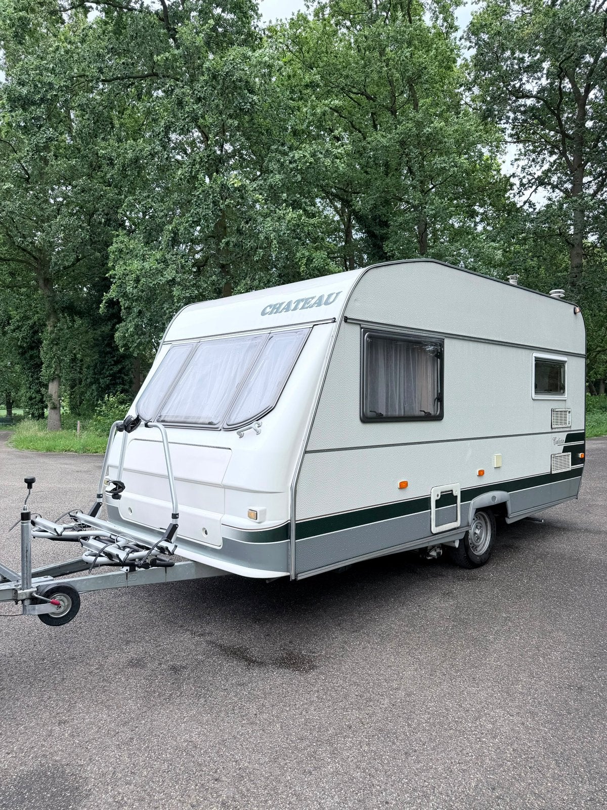 Nette Chateau Calista 390 Caravan uit 1998, Caravans en Kamperen, Chateau, Rondzit, Ringverwarming, Omvormbare zithoek