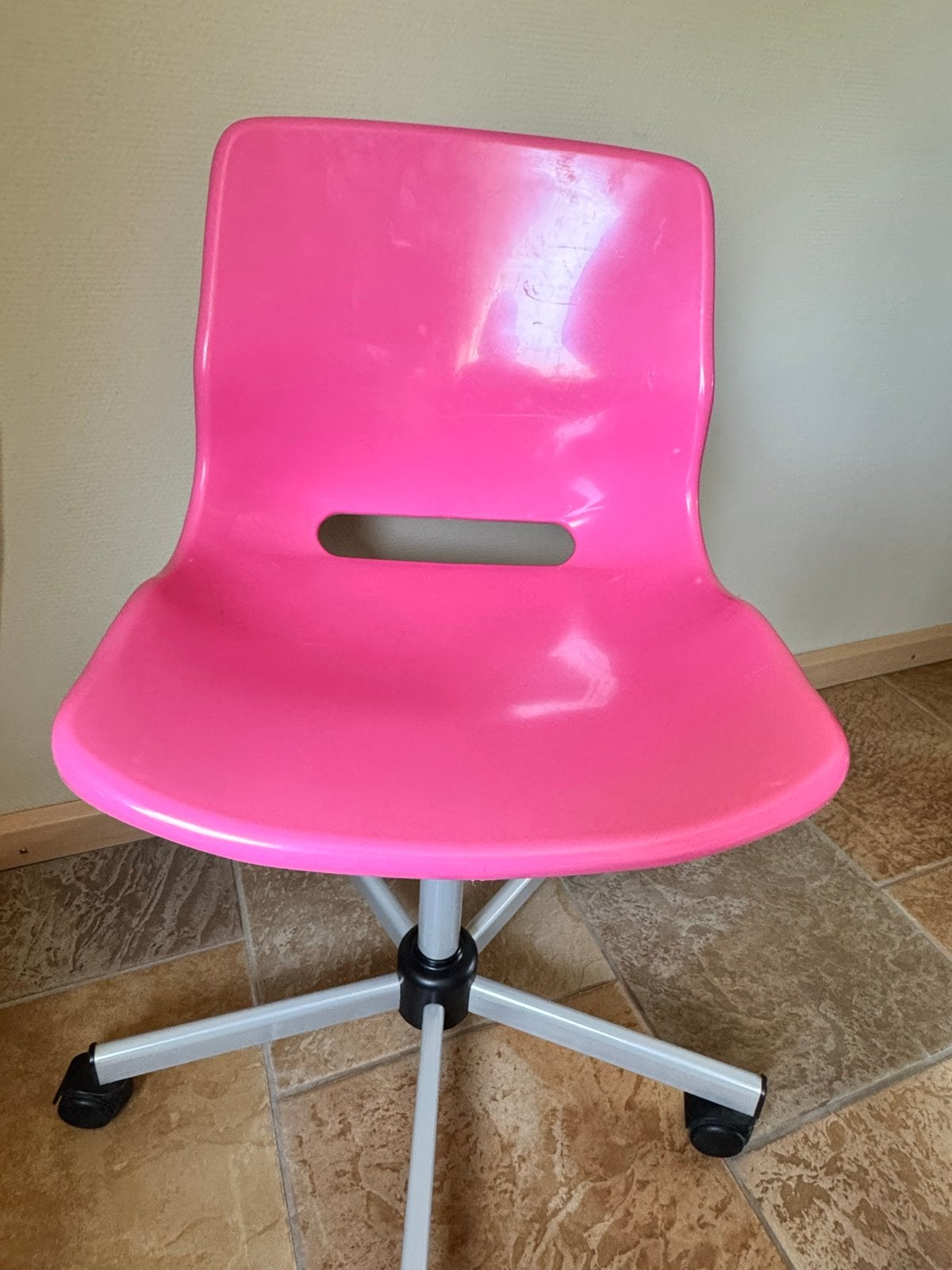 IKEA Snille roze bureaustoel - Retro design, Huis en Inrichting, Bureaustoelen, Ophalen, Gebruikt, Roze, Bureaustoel