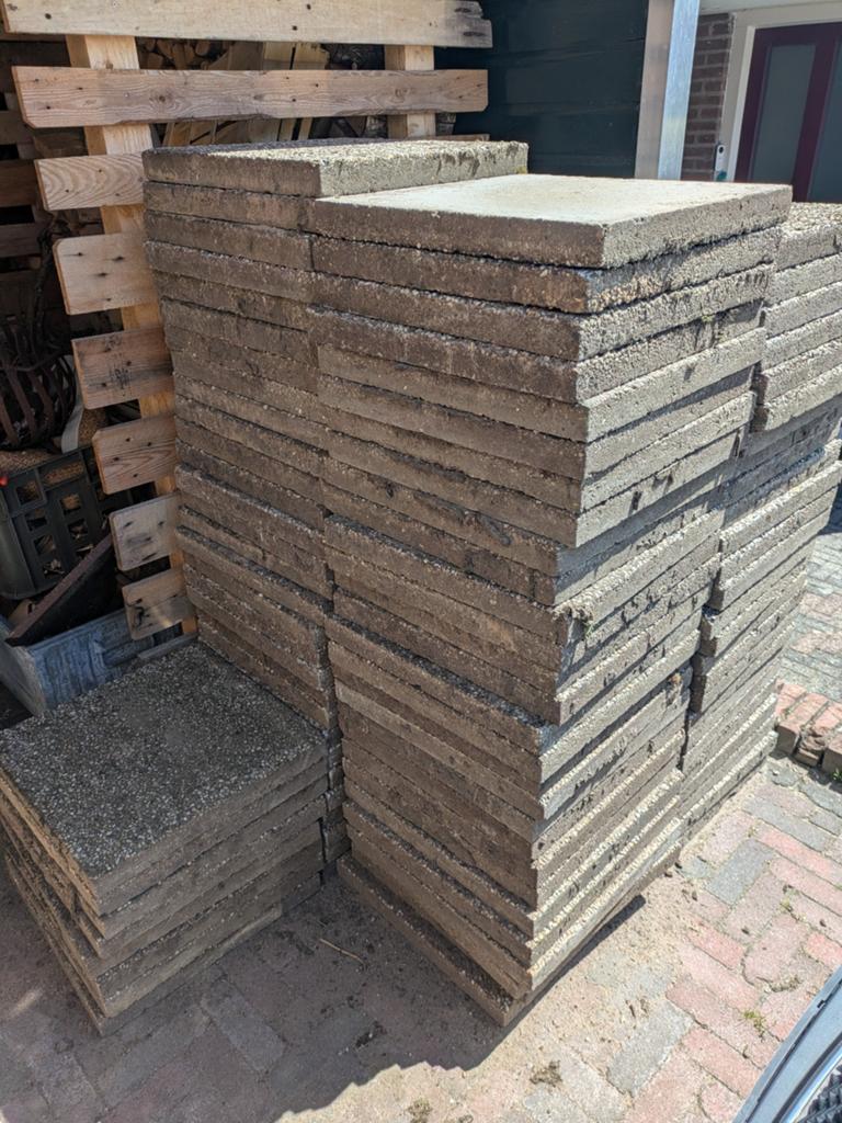 Gratis 50x50 grinttegels. 50m2, Ophalen, Gebruikt, 10 m² of meer, Grind