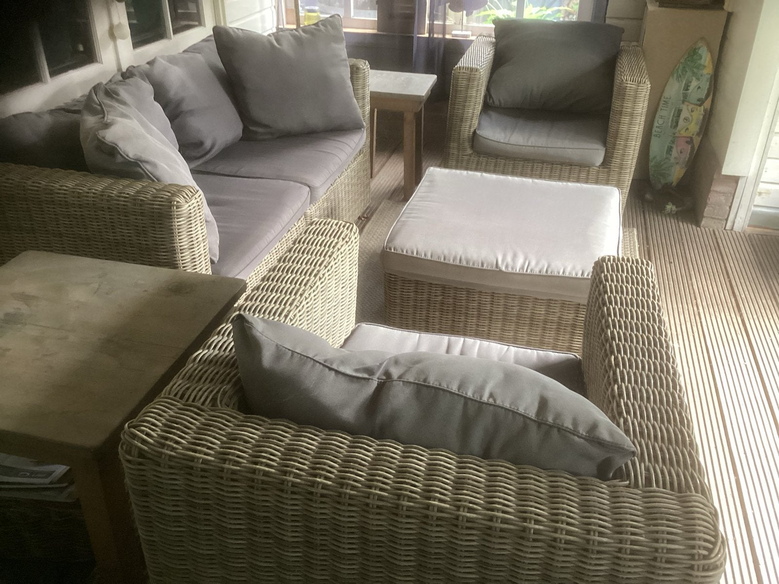 Wicker loungeset met 2-zitsbank, 2 fauteuils en poef, Ophalen, Kunststof, Gebruikt, 75 tot 100 cm