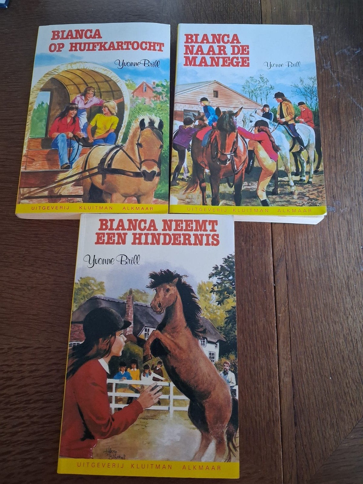 Bianca Jeugdserie - 3 boeken van Yvonne Brill, Ophalen of Verzenden, Gelezen, Yvonne Brill, Fictie algemeen