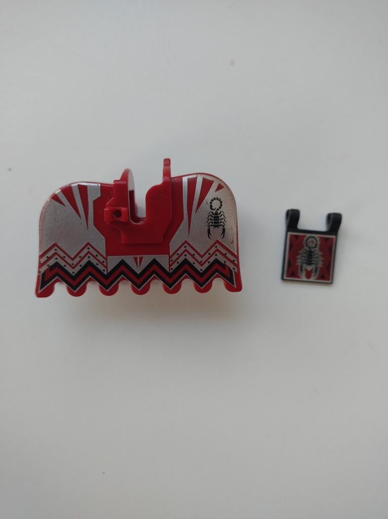 Lego horse barding paarden deken en vlag, Verzamelen, Efteling, Ophalen of Verzenden, Zo goed als nieuw, Button of Speldje