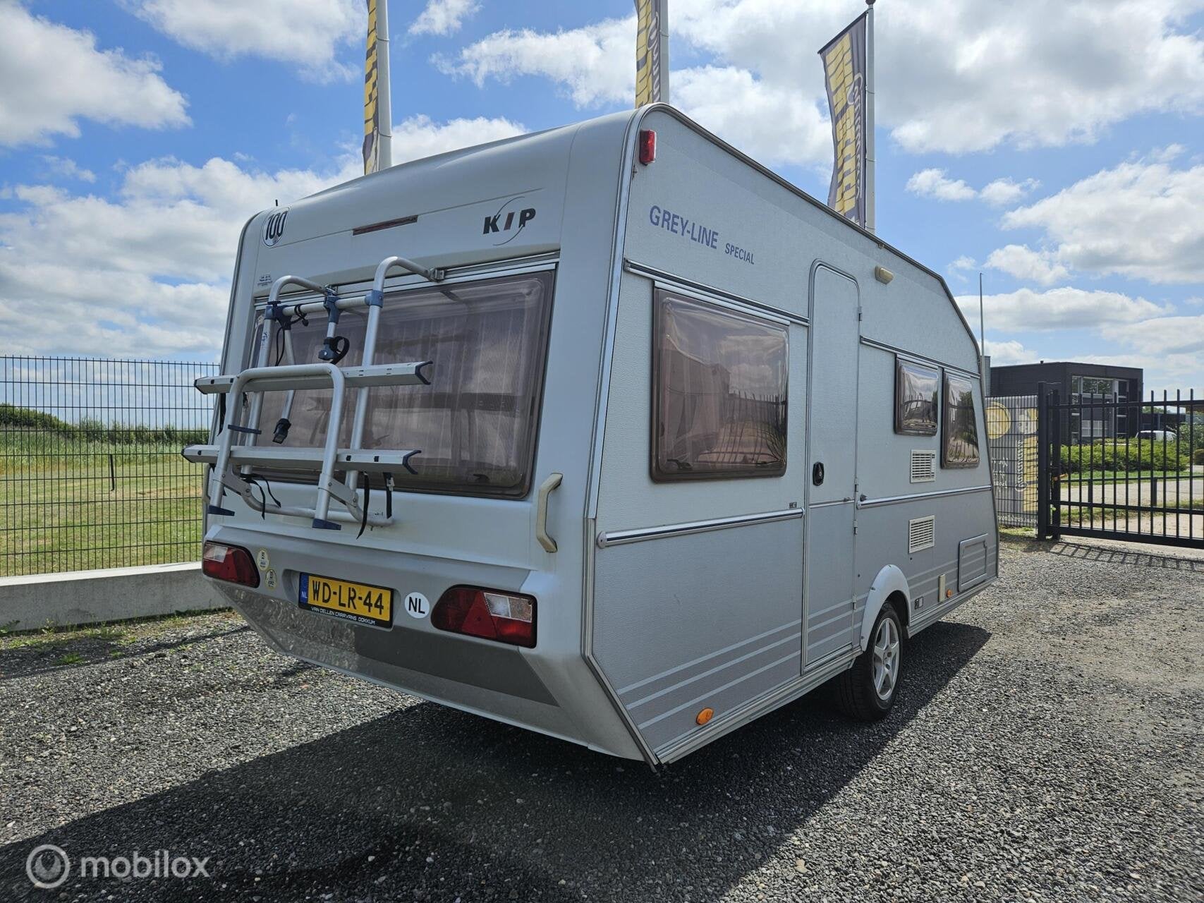 KIP GREY-LINE SPECIAL 47 TRZ|VAST BED|VLOERVERWARMING|VOORTE, Caravans en Kamperen, Caravans, Vast bed, Kip, Bedrijf, 6 tot 7 meter