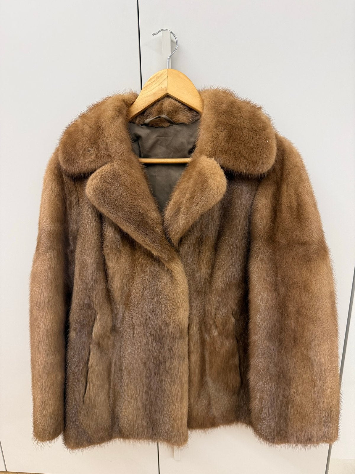 Elegante nertsen bontjas - Tijdloze luxe M, Ophalen of Verzenden, Zo goed als nieuw, Maat 38/40 (M), Bruin
