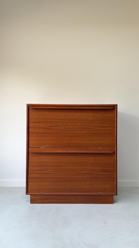 Vintage Deense teak houten kast met kleppen, Ophalen