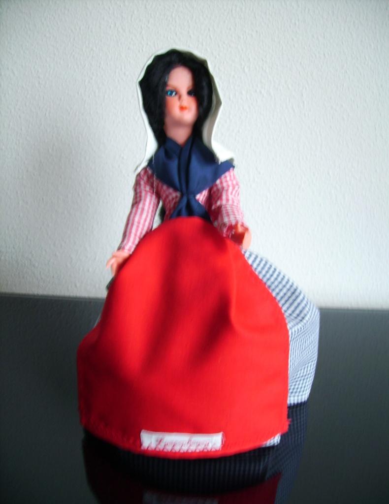 klederdrachtpop Luxembourg 20 cm., Verzamelen, Poppen, Ophalen of Verzenden, Zo goed als nieuw, Pop