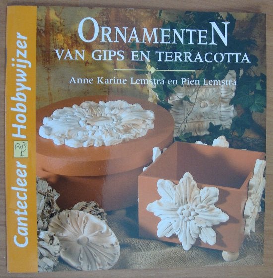 Ornamenten van gips en terracotta - Anne K. & Pien Lemstra, Ophalen of Verzenden, Overige onderwerpen, Anne Karine & Pien Lemstra