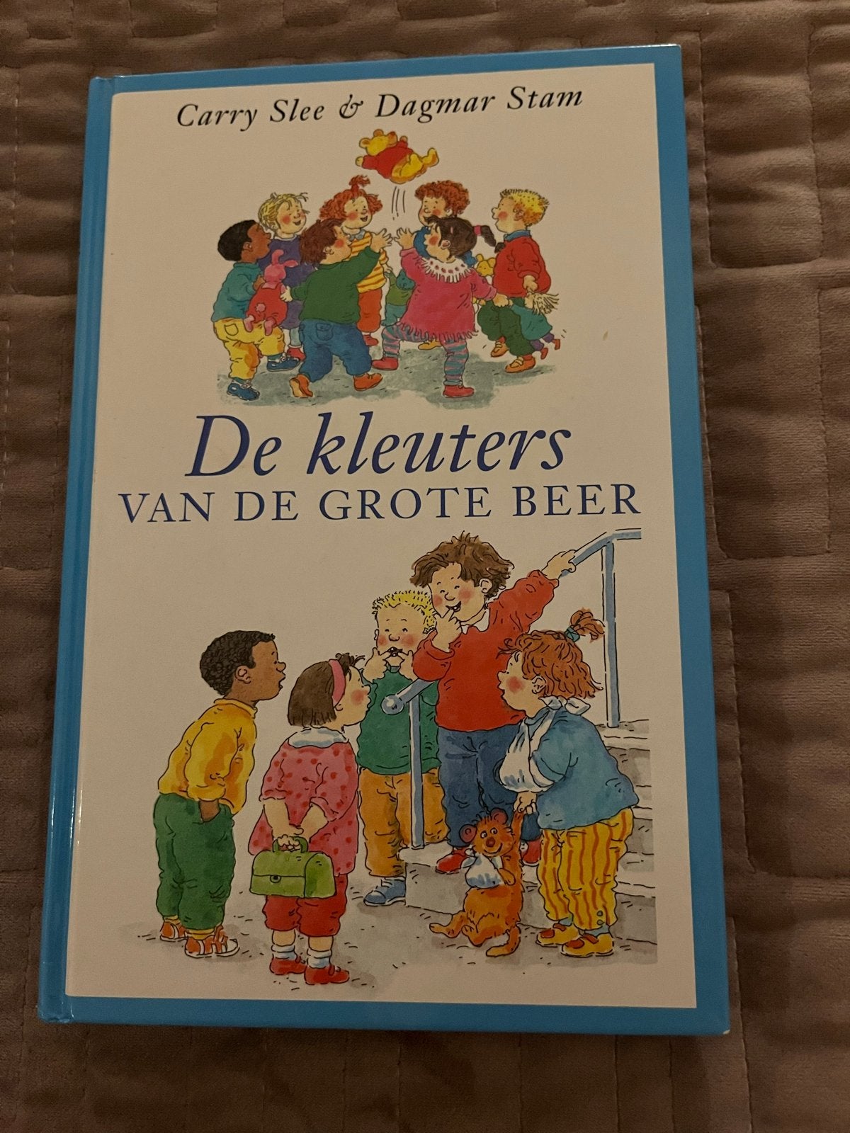 De kleuters van de Grote Beer - Carry Slee & Dagmar Stam, Boeken, Fictie algemeen, Jongen of Meisje, Ophalen of Verzenden, Zo goed als nieuw