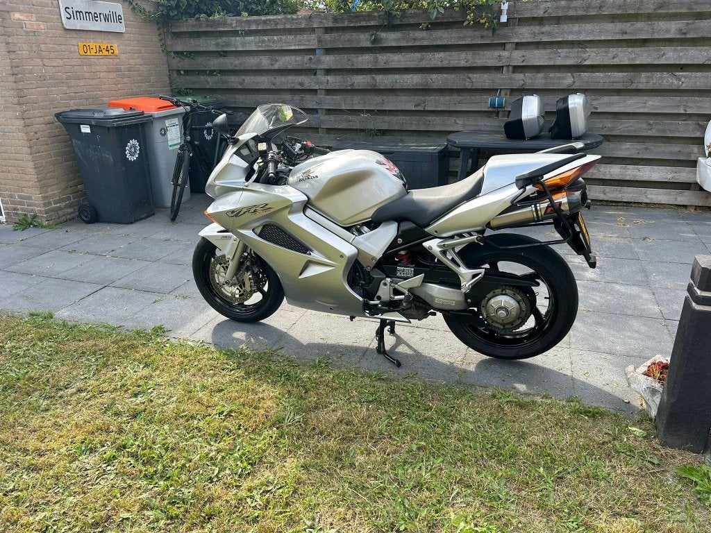 Honda VFR800F - V-TEC, Sportieve Toermotor met Koffers, Occasion, 4 cilinders, Motorrijbewijs A, Particulier