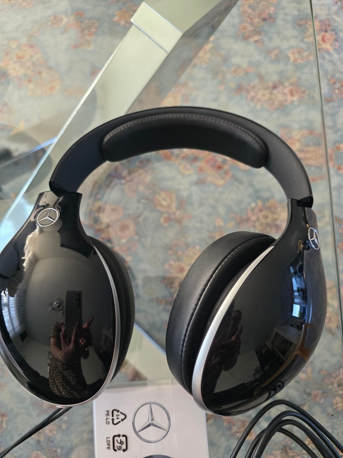 Nieuwe Mercedes-Benz Over-ear Koptelefoon met Draagtas, Overige merken, Nieuw, Ophalen of Verzenden, Zwart