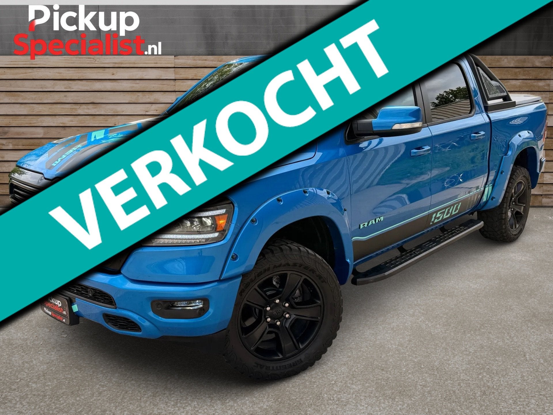 Dodge Ram 1500 5.7 V8 4x4 Crew Cab Laramie VERHOOGD , SPACER, Auto's, Automaat, Gebruikt, 5654 cc, Blauw
